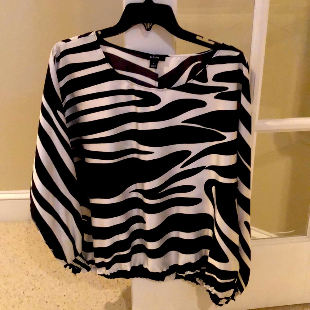 Fancy blouse, elastic waist and sleeves